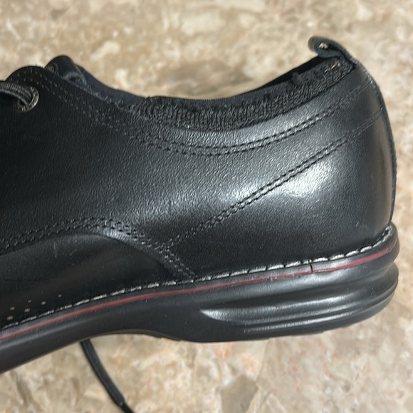 PEGADA black leather slip on oxford shoes. Elastic laces and material to slip on - Picture 8 of 13